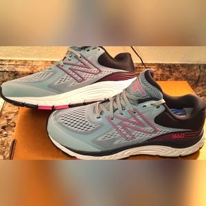 Womens New Balance size 10 D